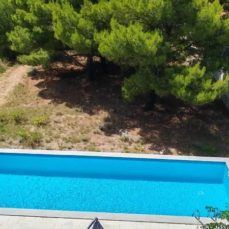 Apartment With Pool Kristina By Guide