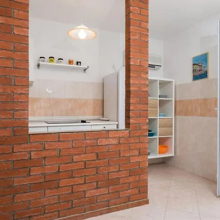Apartman With Pool Kristina By Guide Barbat na Rabu