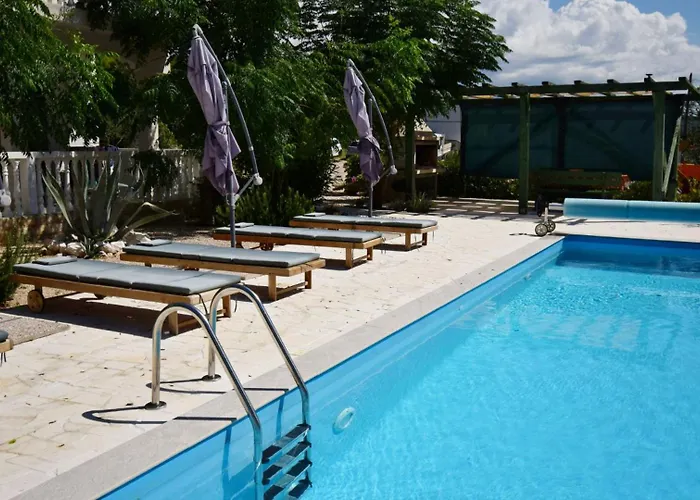 Apartman With Pool Kristina By Guide Barbat na Rabu